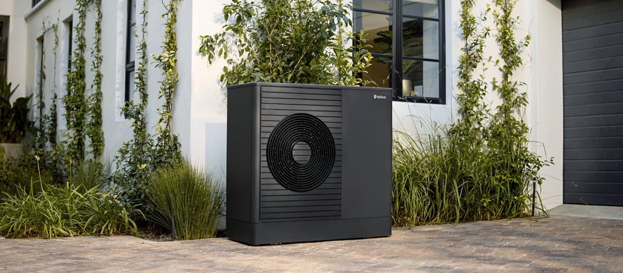 aroTHERM plus įrengtas priešais namą