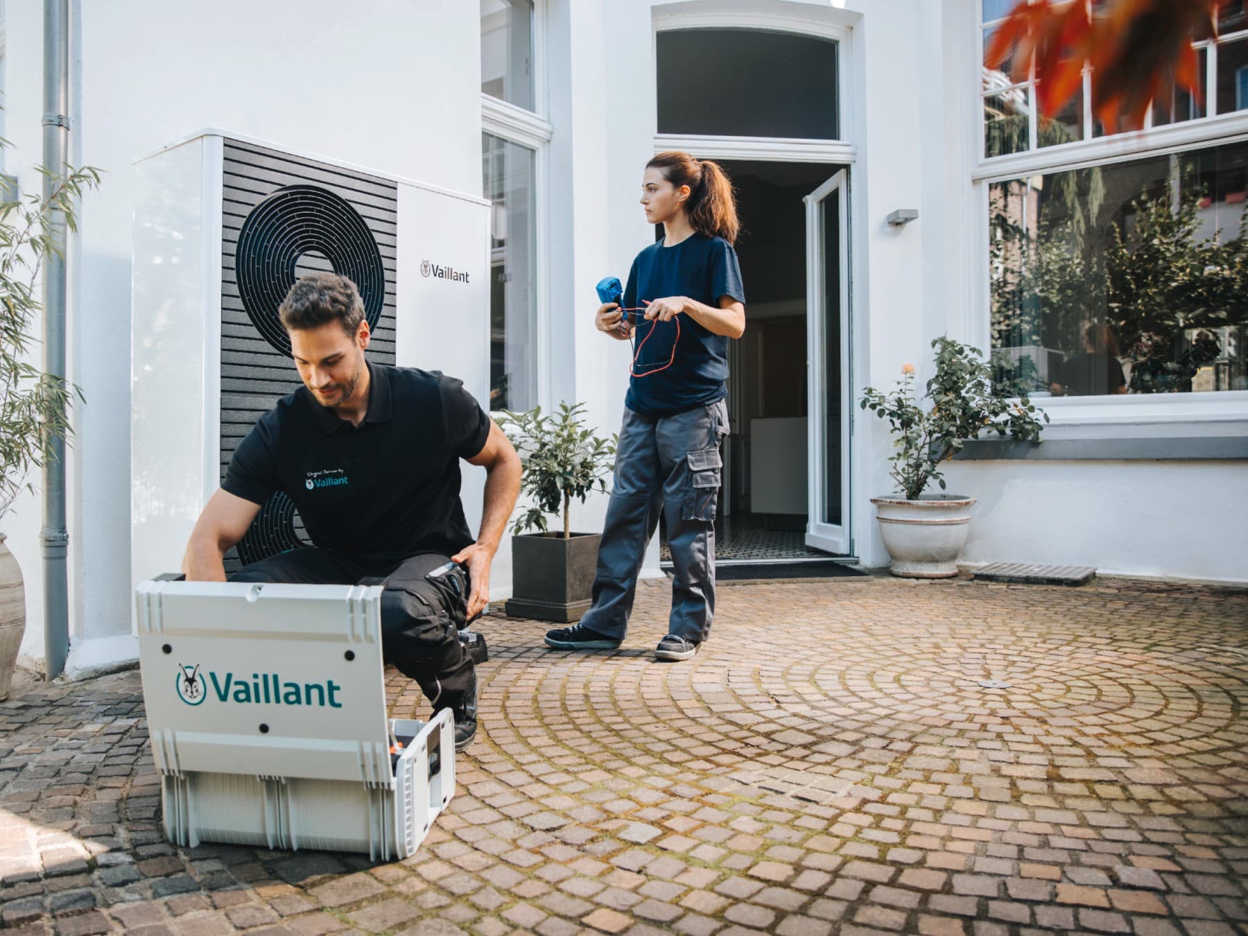 Aptarnavimo technikas prie Vaillant šilumos siurblio