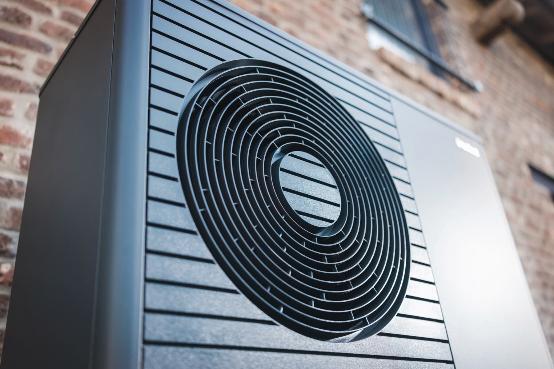 Oro-vandens šilumos siurblys aroTHERM plus