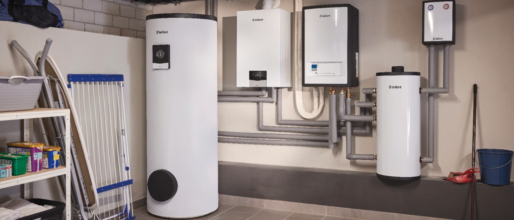 Vaillant hibridinė sistema su dujiniu šildymu ir šilumos kaupikliu.